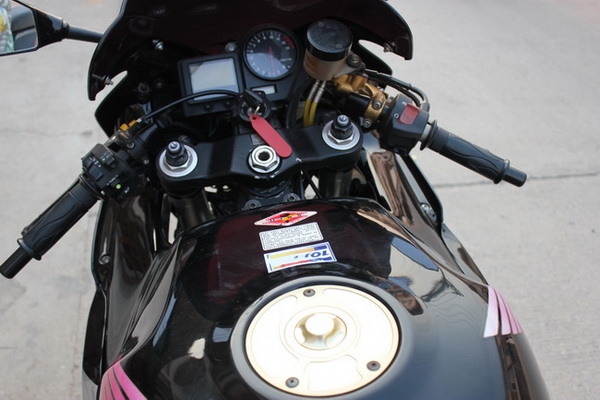 บรีส ลำลูกกา // ขาย CBR929 ปี2001 กุญแจชิบ ทะเบียน777 กทม พร้อมโอน