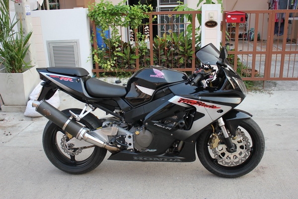 บรีส ลำลูกกา // ขาย CBR929 ปี2001 กุญแจชิบ ทะเบียน777 กทม พร้อมโอน