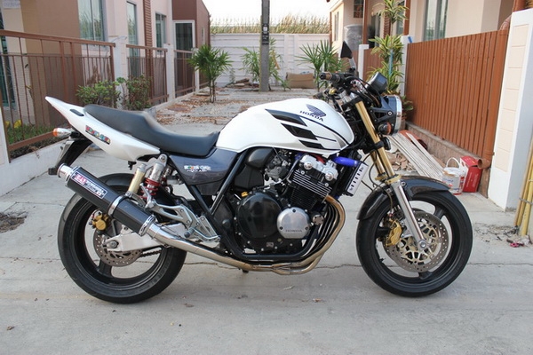 บรีส ลำลูกกา // ขาย CB400 VTEC3 ปี2006 อินวอยล์ สรรพสามิต กุญแจชิบ แต่งเต็มคัน