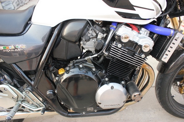 บรีส ลำลูกกา // ขาย CB400 VTEC3 ปี2006 อินวอยล์ สรรพสามิต กุญแจชิบ แต่งเต็มคัน
