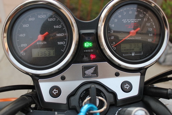 บรีส ลำลูกกา // ขาย CB400 VTEC 2 ปี2003 กุญแจชิบ ทะเบียนแท้ สมอ โอนทั่วไทย