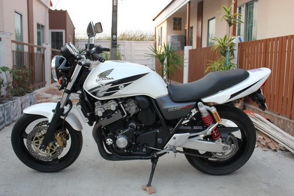 บรีส ลำลูกกา // ขาย CB400 VTEC 2 ปี2003 กุญแจชิบ ทะเบียนแท้ สมอ โอนทั่วไทย