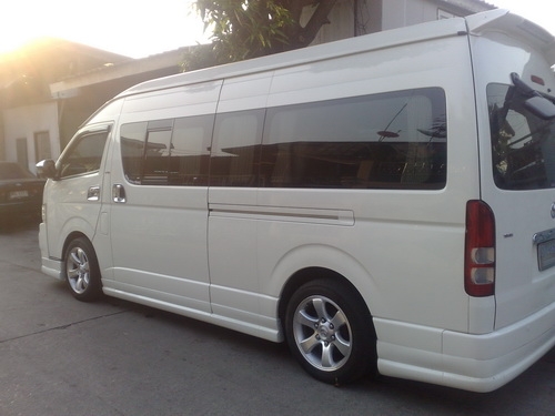 COMMUTER 2010 VIP หล่อๆพร้อมใช้มือเดียว