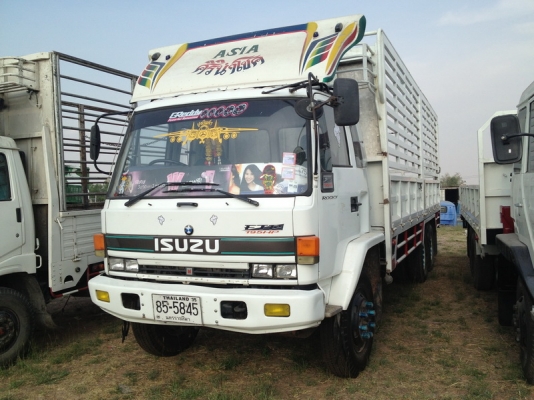 ขาย 10 ล้อ ROCKY กระบะคอกสูงเครื่อง 160 แรงม้า ยาว 7.20 เมตรตามสภาพทะเบียนพร้อม