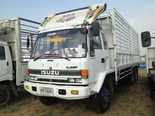 ขาย 10 ล้อ ROCKY กระบะคอกสูงเครื่อง 160 แรงม้า ยาว 7.20 เมตรตามสภาพทะเบียนพร้อม ขาย 10 ล้อ ROCKY กระบะคอกสูงเครื่อง 160 แรงม้า ยาว 7.20 เมตรตามสภาพทะเบียนพร้อม