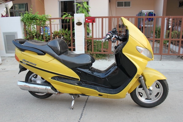 ขายบิ๊กสกู๊ดเตอร์ suzuki skywave 400 inv แต่งสวย ยางเต็ม