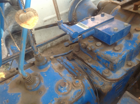 ขายรถไถ FORD. 6610. เสื้อลาย  สภาพสวย พร้อมใช้งาน