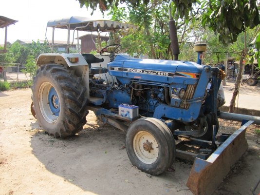 ขายรถไถ FORD. 6610. เสื้อลาย  สภาพสวย พร้อมใช้งาน