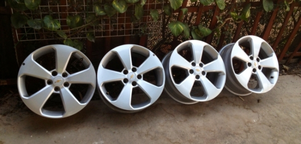 ขายล้อแมคขอบ 17 5/105 ของ Chevrolet Cruze 1.8 LTZ 9000 บาทครับ ขายล้อแมคขอบ 17 5/105 ของ Chevrolet Cruze 1.8 LTZ 9000 บาทครับ