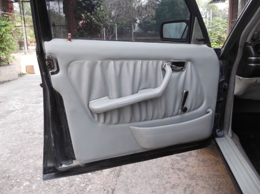 ลดราคา!!!!ขาย BENZ 230E W123