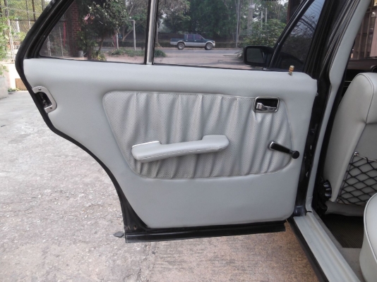 ลดราคา!!!!ขาย BENZ 230E W123