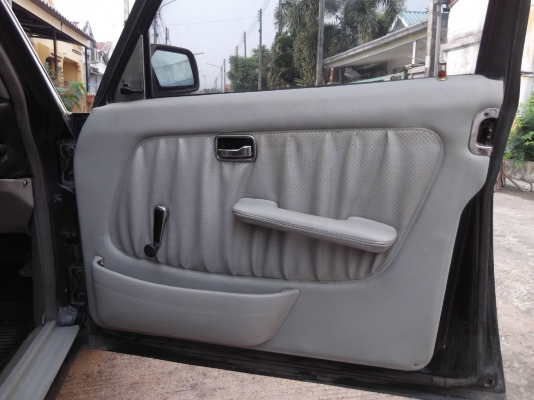 ลดราคา!!!!ขาย BENZ 230E W123