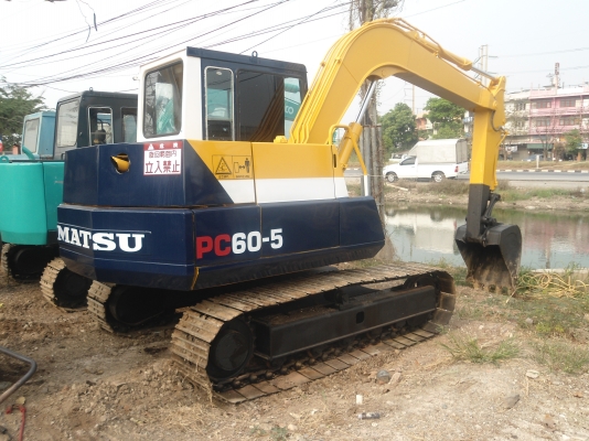 ขายรถแมคโครPC60-5 สภาพพร้อมใช้ เอกสารอินวอย สนใจติดต่อ บอย 085-156-2314