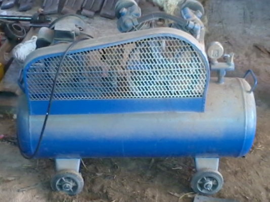 ขายปั๊มลมไฟฟ้าขนาดกลาง 64 ลิตร มอร์เตอร์ ครึ่งแรง ขายปั๊มลมไฟฟ้าขนาดกลาง 64 ลิตร มอร์เตอร์ ครึ่งแรง