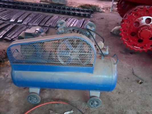 ขายปั๊มลมไฟฟ้าขนาดกลาง 64 ลิตร มอร์เตอร์ ครึ่งแรง ขายปั๊มลมไฟฟ้าขนาดกลาง 64 ลิตร มอร์เตอร์ ครึ่งแรง