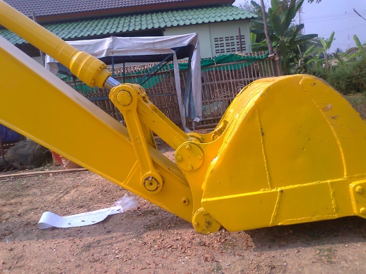 ขายด่วน..รถแบคโฮ ซูมิโตโม่ SH200-3 รถสวย เก็บสี บาง ๆ พร้อมใช้ มีทะเบียนครบ ในราคาเบา ๆ ประหยัดน้ำมัน เกินคุ้ม.