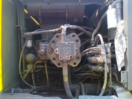 ขายด่วน..รถแบคโฮ ซูมิโตโม่ SH200-3 รถสวย เก็บสี บาง ๆ พร้อมใช้ มีทะเบียนครบ ในราคาเบา ๆ ประหยัดน้ำมัน เกินคุ้ม.