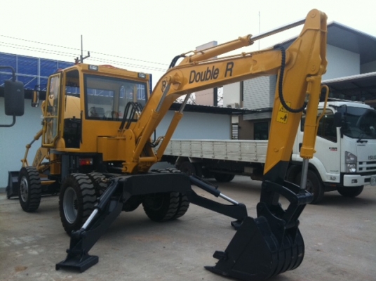 ขายรถ หน้าตักหลังขุด ล้อยาง ขายรถ หน้าตักหลังขุด ล้อยาง