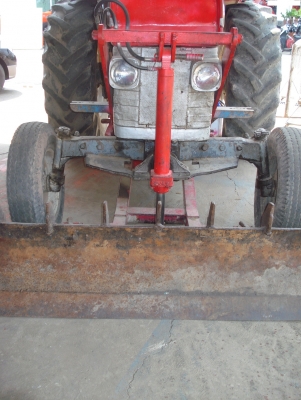 รถแมสซี่รุ่น185 พร้อมใบมีดกับผาน รถแมสซี่รุ่น185 พร้อมใบมีดกับผาน