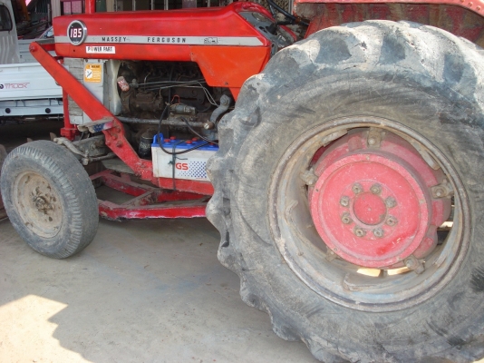 รถแมสซี่รุ่น185 พร้อมใบมีดกับผาน รถแมสซี่รุ่น185 พร้อมใบมีดกับผาน