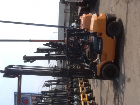 รถยกโตโยต้ารุ่น 7 น้ำหนักยก 3 ตัน เสาสูง 4 เมตร เครื่องดีเซล เกียร์ออโต้