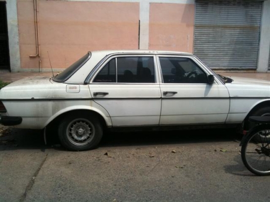 ขายด่วน  BENZ 123  ไม่มีที่จอดครับ เครื่องเดิม วิ่งได้ แอร์เย็น ทะเบียนขาด