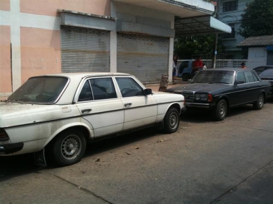 ขายด่วน  BENZ 123  ไม่มีที่จอดครับ เครื่องเดิม วิ่งได้ แอร์เย็น ทะเบียนขาด