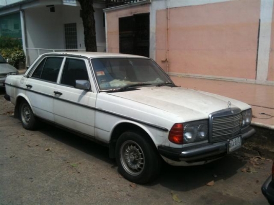 ขายด่วน  BENZ 123  ไม่มีที่จอดครับ เครื่องเดิม วิ่งได้ แอร์เย็น ทะเบียนขาด
