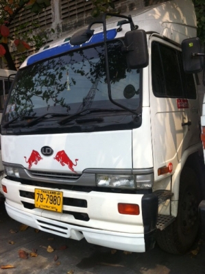 ขายหัวลาก 6 ล้อ Nissan UD 220 แรง ปี 2010(วิ่งน้อย)