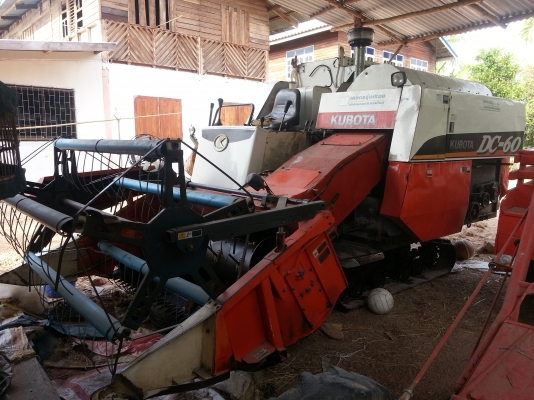 ขายรถเกี่ยวข้าว คูโบต้า DC-60 พร้อมเทเลอร์