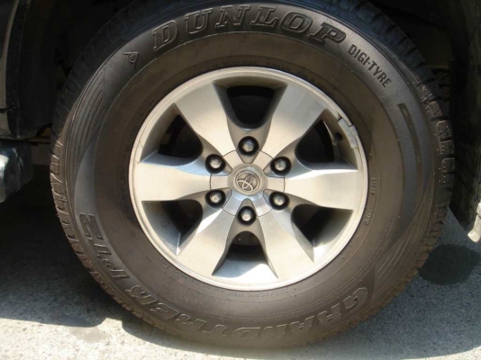 ขายรถบ้าน toyota tortuner 2.7 V ปี06 ไมล์แท้สามหมื่นกิโลเมตร ขาย760,000บาท