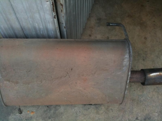 ท่อพัก NISSAN A 32 เดิมติดรถ ส่งฟรีครับ ท่อพัก NISSAN A 32 เดิมติดรถ ส่งฟรีครับ