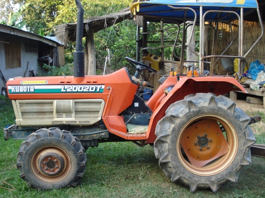 รถไถkubota L2002 2เพลา พร้อมผานและจอบ