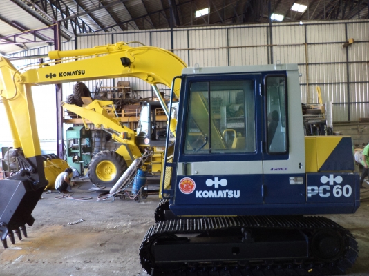 PC60-5-21615รถขุดKOMATSUรถจอดที่(CSนวนคร)แล้วครับ
