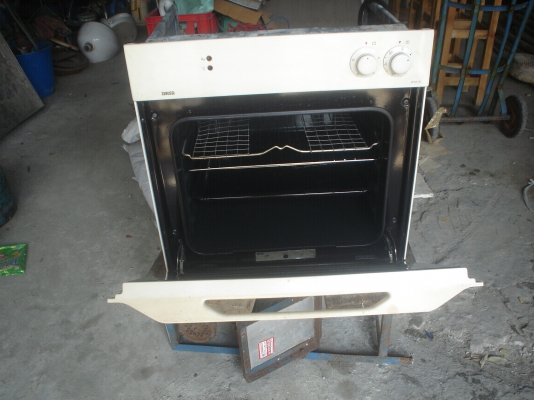 เวฟตัวใหญ่  ได้มาจากร้านอาหาร  ยี่ห้อดี  ใช้ได้ดี  ขายถูกมากๆๆ