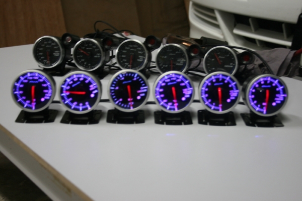 ขายเกจ defi bf set na 6 ตัว ไฟสีฟ้า ขาว volt+rpm+temp+oil press+oil temp+vaccum