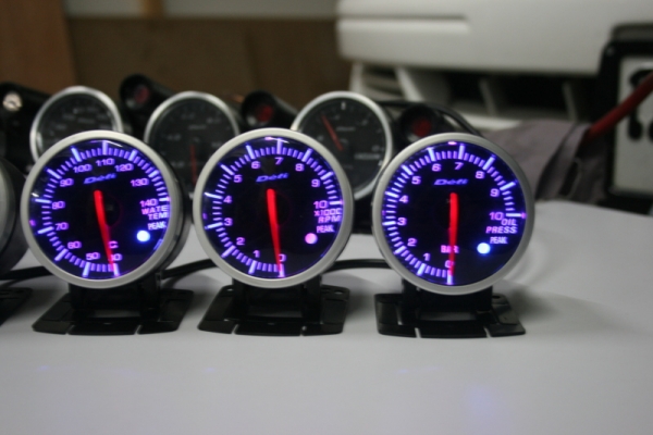 ขายเกจ defi bf set na 6 ตัว ไฟสีฟ้า ขาว volt+rpm+temp+oil press+oil temp+vaccum