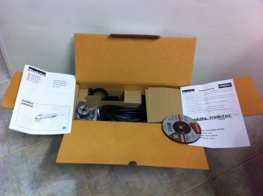 ขาย เครื่องเจีย MAKITA รุ่นใหม่ slim จับถนัดมือ แค่ 1800 บาท (ของใหม่)