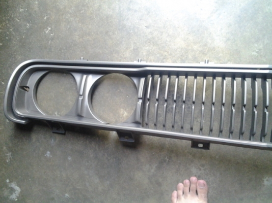 กระจังหน้า datsun 620