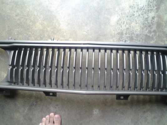 กระจังหน้า datsun 620