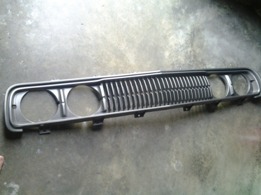 กระจังหน้า datsun 620