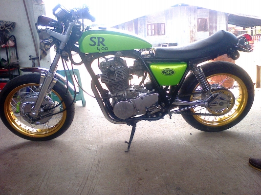 ขาย yamaha sr400 อินวอย เครื่องดีคับ สภาพตามรูปเลยครับ พร้อมอะไหล่คาเฟ่ ต่อรองได้ครับ