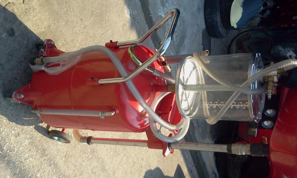 เครื่องเปลี่ยนถ่ายนำ้มันเครื่องด้วยแรงดันลมของใหม่100\%ครับ