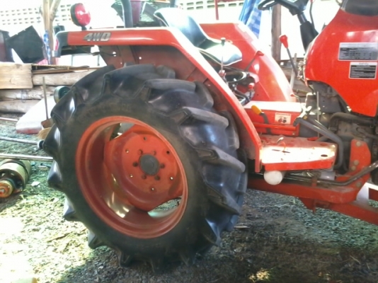 ขายรถไถนา L3408DI โฉม L3608 (ปรับโฉมจากโรงงานครับ) พร้อมอุปกรณ์ ดันหน้า ผานพรวน 226 ตราช้างพร้อมคราด รถ 986 ชม. เจ้าของขายเอง ต่อรองกันได้ครับ