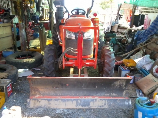 ขายรถไถนา L3408DI โฉม L3608 (ปรับโฉมจากโรงงานครับ) พร้อมอุปกรณ์ ดันหน้า ผานพรวน 226 ตราช้างพร้อมคราด รถ 986 ชม. เจ้าของขายเอง ต่อรองกันได้ครับ