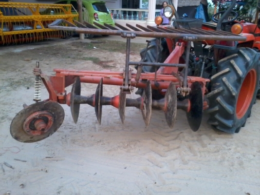 ขายรถไถนา L3408DI โฉม L3608 (ปรับโฉมจากโรงงานครับ) พร้อมอุปกรณ์ ดันหน้า ผานพรวน 226 ตราช้างพร้อมคราด รถ 986 ชม. เจ้าของขายเอง ต่อรองกันได้ครับ