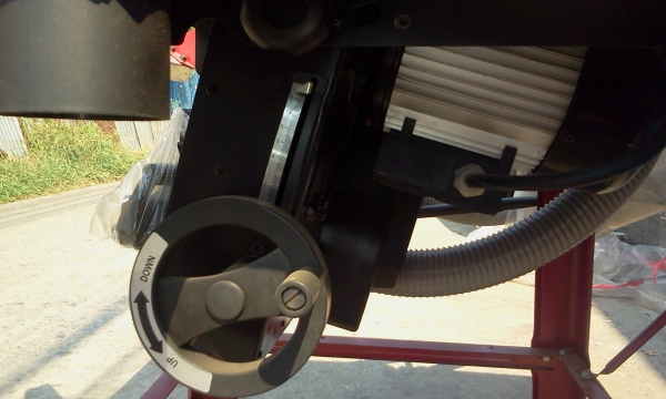 โต๊ะเลื่อยวงเดือนไฟฟ้าปรับองศาเลื่อยได้ โต๊ะเลื่อยวงเดือนไฟฟ้าปรับองศาเลื่อยได้