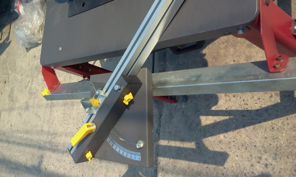 โต๊ะเลื่อยวงเดือนไฟฟ้าปรับองศาเลื่อยได้ โต๊ะเลื่อยวงเดือนไฟฟ้าปรับองศาเลื่อยได้