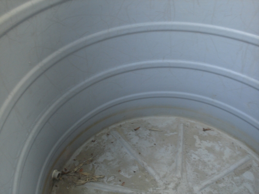 ถังน้ำพลาสติก  ใหญ่หนา  ฝาไม่มี  ตามรูป  ขายถูก1800บาท