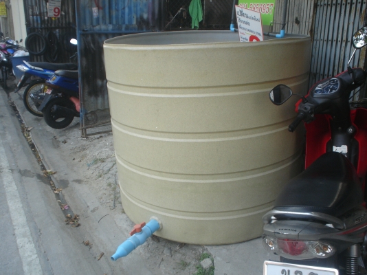 ถังน้ำพลาสติก  ใหญ่หนา  ฝาไม่มี  ตามรูป  ขายถูก1800บาท